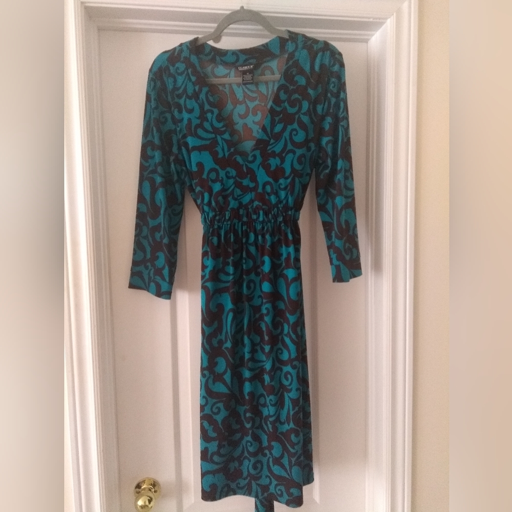 3. Glamour: A brown & turquoise, patterned dress.